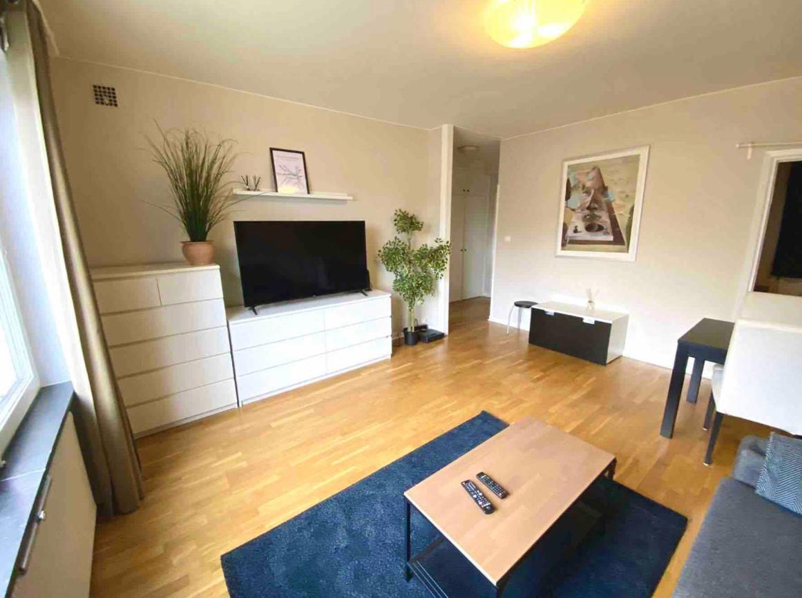 Flatin Erbjuder Laegenheter I Soedra * Stockholm